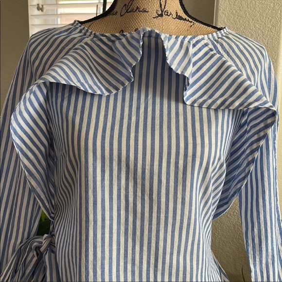 NWOT H&M Top. Striped white and Blue - Picture 3 of 8